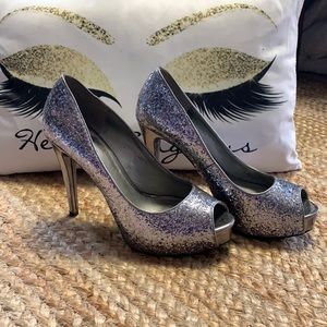 Guess peep toe heels 👠
